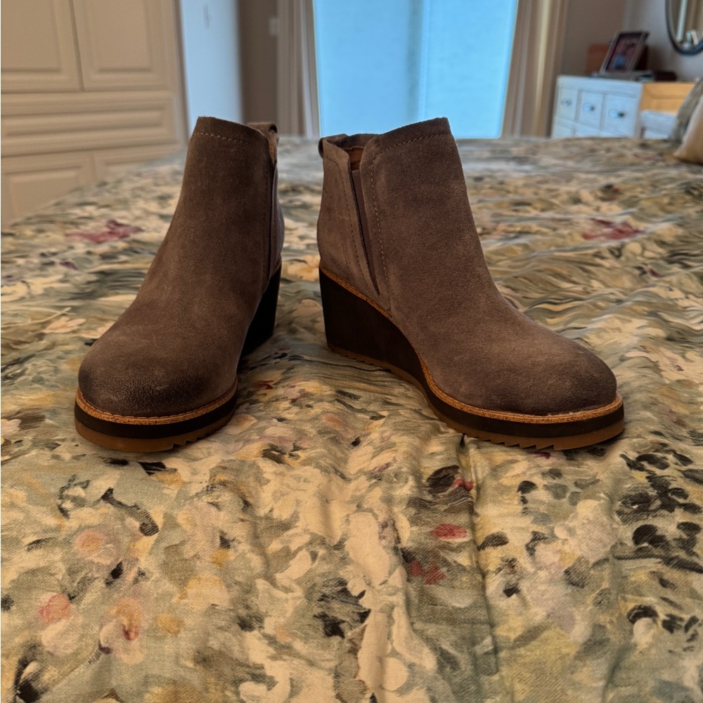 Stylish Gray Ankle Boots by Sofft- never worn-